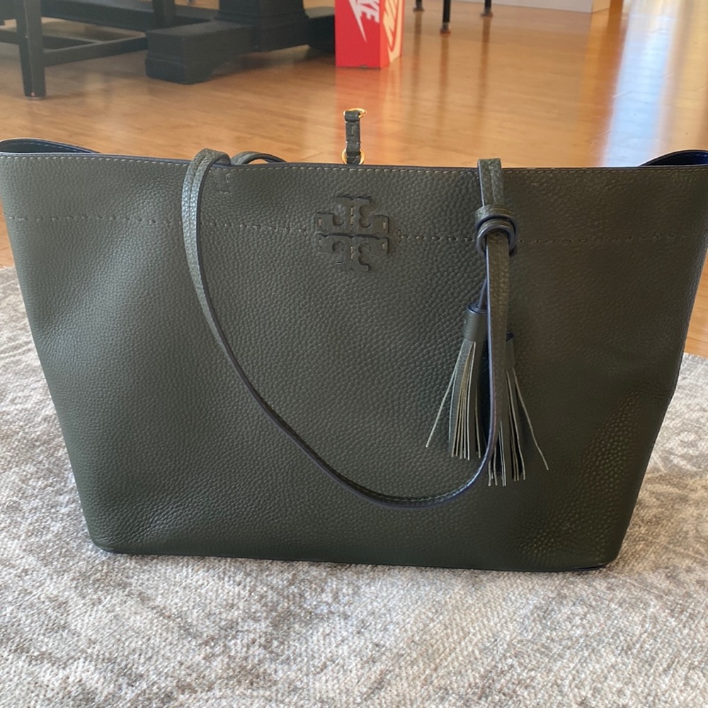 Tory Burch McGraw tote bag. Excellent condition. Deep green.